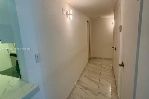 Condominio en alquiler en Bay Harbor Islands, Florida, 2 dormitorios, 120.77 m2 № 1995811 - foto 10