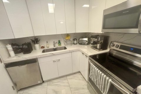 Condominio en alquiler en Bay Harbor Islands, Florida, 2 dormitorios, 120.77 m2 № 1995811 - foto 4