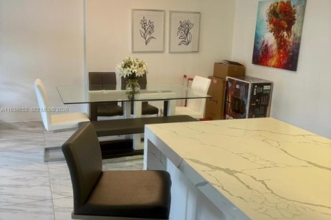 Condominio en alquiler en Bay Harbor Islands, Florida, 2 dormitorios, 120.77 m2 № 1995811 - foto 3