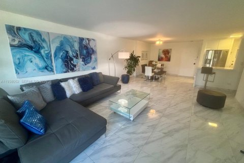 Condominio en alquiler en Bay Harbor Islands, Florida, 2 dormitorios, 120.77 m2 № 1995811 - foto 6