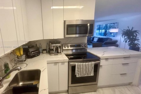 Condominio en alquiler en Bay Harbor Islands, Florida, 2 dormitorios, 120.77 m2 № 1995811 - foto 5