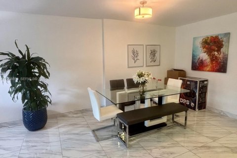 Condominio en alquiler en Bay Harbor Islands, Florida, 2 dormitorios, 120.77 m2 № 1995811 - foto 7