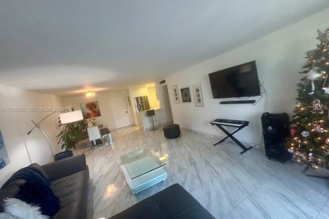 Condominio en alquiler en Bay Harbor Islands, Florida, 2 dormitorios, 120.77 m2 № 1995811 - foto 11