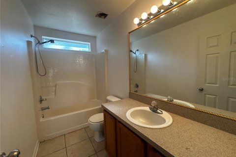 House in Palm Coast, Florida 4 bedrooms, 154.22 sq.m. № 2195240 - photo 11