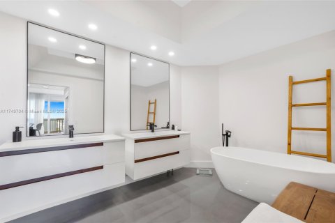 Condominio en venta en Aventura, Florida, 2 dormitorios, 162.58 m2 № 1927762 - foto 17