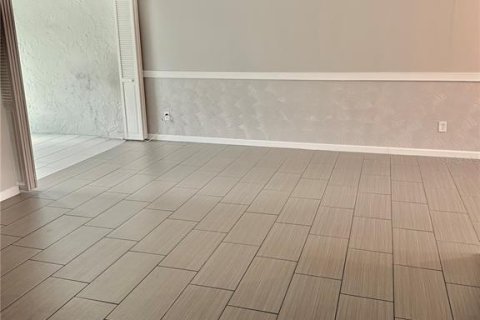 Copropriété à louer à Casselberry, Floride: 2 chambres, 130.43 m2 № 2388922 - photo 5