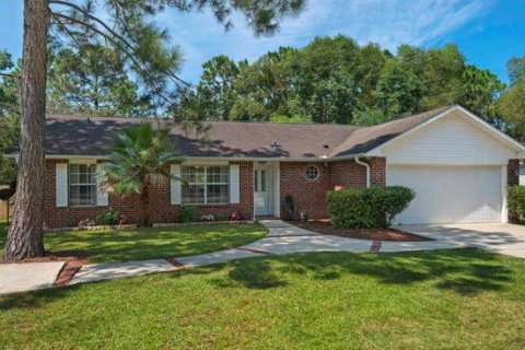 Villa ou maison à louer à Crestview, Floride: 3 chambres, 140.75 m2 № 590438 - photo 1