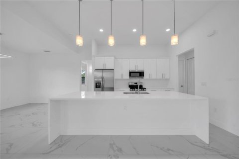 House in Lehigh Acres, Florida 4 bedrooms, 177.63 sq.m. № 1841496 - photo 10