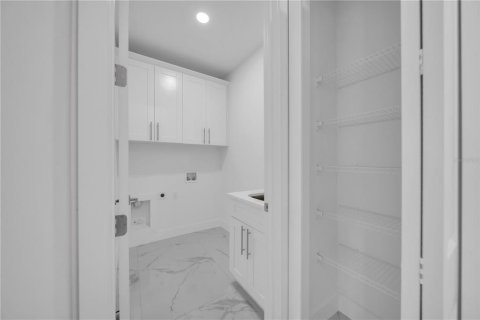 House in Lehigh Acres, Florida 4 bedrooms, 177.63 sq.m. № 1841496 - photo 20