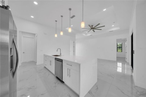 House in Lehigh Acres, Florida 4 bedrooms, 177.63 sq.m. № 1841496 - photo 6
