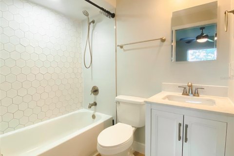 House in Sarasota, Florida 3 bedrooms, 123.1 sq.m. № 1837104 - photo 17