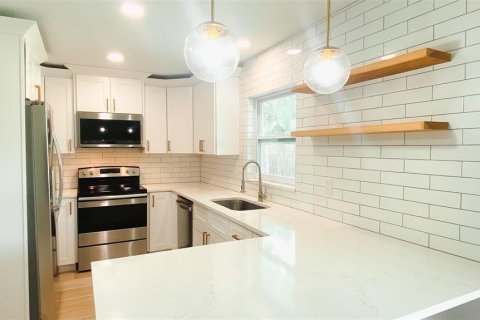House in Sarasota, Florida 3 bedrooms, 123.1 sq.m. № 1837104 - photo 5