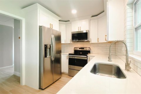 House in Sarasota, Florida 3 bedrooms, 123.1 sq.m. № 1837104 - photo 6