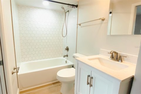 House in Sarasota, Florida 3 bedrooms, 123.1 sq.m. № 1837104 - photo 16