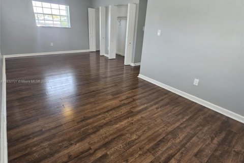 Снять в аренду виллу или дом в Майами, Флорида 2 спальни, 98.1м2, № 1811966 - фото 26