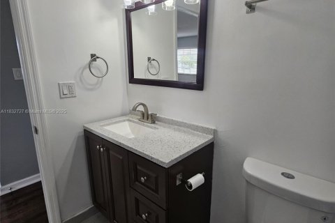 Снять в аренду виллу или дом в Майами, Флорида 2 спальни, 98.1м2, № 1811966 - фото 19