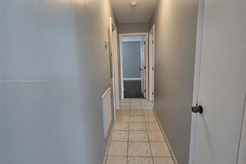 Снять в аренду виллу или дом в Майами, Флорида 2 спальни, 98.1м2, № 1811966 - фото 11