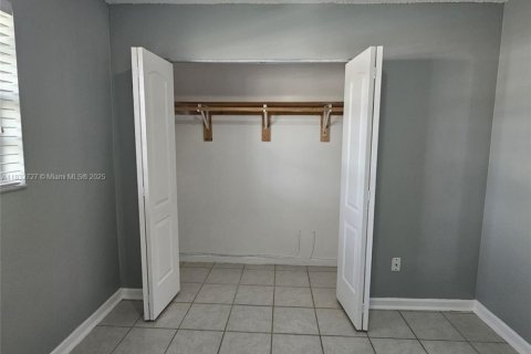 Снять в аренду виллу или дом в Майами, Флорида 2 спальни, 98.1м2, № 1811966 - фото 18