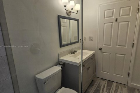Снять в аренду виллу или дом в Майами, Флорида 2 спальни, 98.1м2, № 1811966 - фото 8