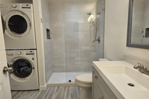 Снять в аренду виллу или дом в Майами, Флорида 2 спальни, 98.1м2, № 1811966 - фото 9