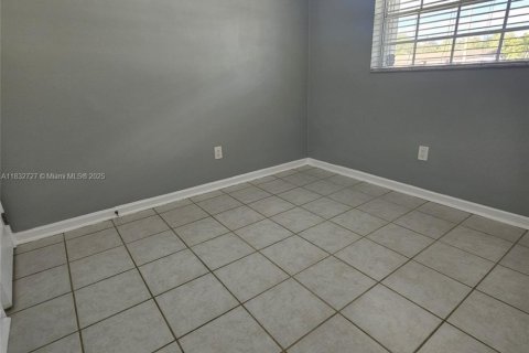 Снять в аренду виллу или дом в Майами, Флорида 2 спальни, 98.1м2, № 1811966 - фото 16