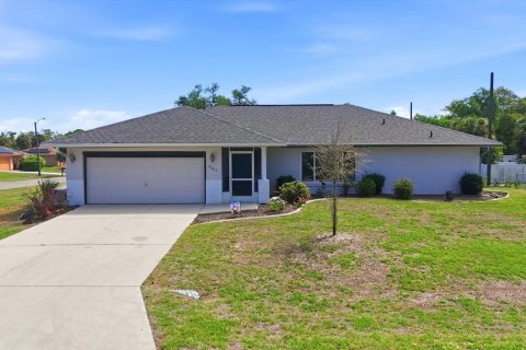 House in Port Charlotte, Florida 2 bedrooms, 144.37 sq.m. № 2096436