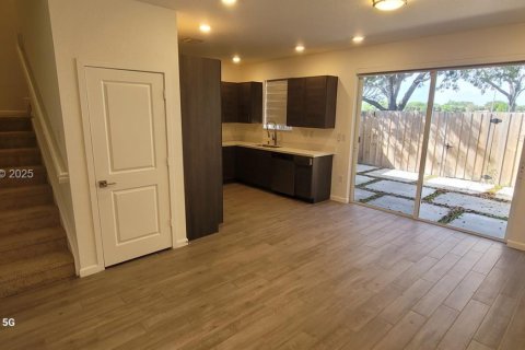 Adosado en alquiler en Homestead, Florida, 3 dormitorios, 120.96 m2 № 1993712 - foto 6