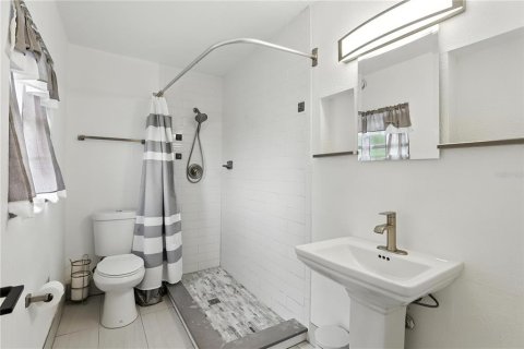 Casa en venta en Orlando, Florida, 4 dormitorios, 184.13 m2 № 1802002 - foto 15