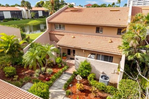 Townhouse in Fort Myers, Florida 3 bedrooms, 255.39 sq.m. № 2395552 - photo 2