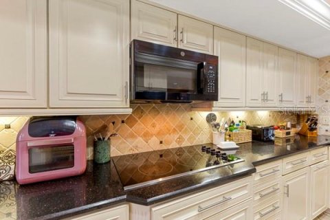 Townhouse in Fort Myers, Florida 3 bedrooms, 255.39 sq.m. № 2395552 - photo 11