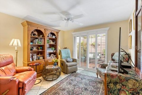 Townhouse in Fort Myers, Florida 3 bedrooms, 255.39 sq.m. № 2395552 - photo 18