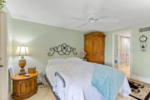 Townhouse in Fort Myers, Florida 3 bedrooms, 255.39 sq.m. № 2395552 - photo 16