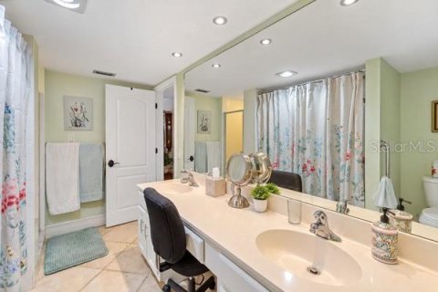 Townhouse in Fort Myers, Florida 3 bedrooms, 255.39 sq.m. № 2395552 - photo 17
