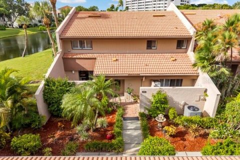 Townhouse in Fort Myers, Florida 3 bedrooms, 255.39 sq.m. № 2395552