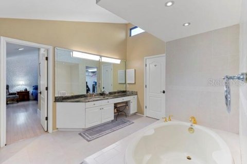 Townhouse in Fort Myers, Florida 3 bedrooms, 255.39 sq.m. № 2395552 - photo 27