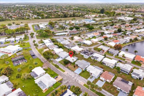 Villa ou maison à vendre à Tamarac, Floride: 2 chambres, 86.4 m2 № 2146369 - photo 24