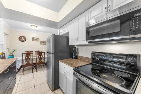 Villa ou maison à vendre à Tamarac, Floride: 2 chambres, 86.4 m2 № 2146369 - photo 11