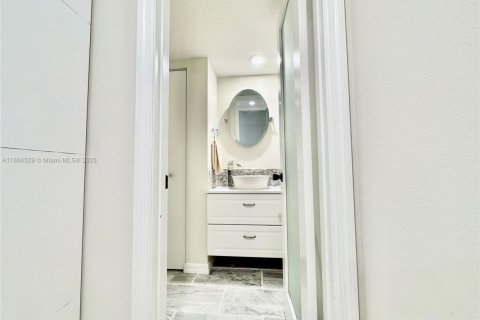 Townhouse in Pembroke Pines, Florida 3 bedrooms, 159.05 sq.m. № 1893540 - photo 23