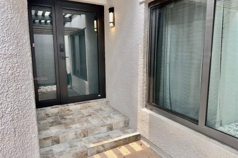 Townhouse in Pembroke Pines, Florida 3 bedrooms, 159.05 sq.m. № 1893540 - photo 6