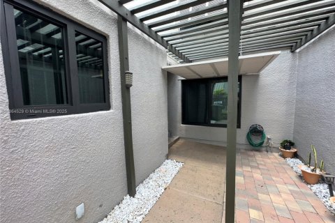 Townhouse in Pembroke Pines, Florida 3 bedrooms, 159.05 sq.m. № 1893540 - photo 7