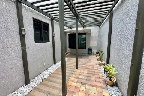 Townhouse in Pembroke Pines, Florida 3 bedrooms, 159.05 sq.m. № 1893540 - photo 9