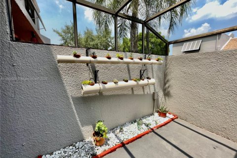 Townhouse in Pembroke Pines, Florida 3 bedrooms, 159.05 sq.m. № 1893540 - photo 28