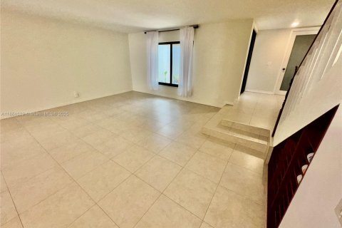 Townhouse in Pembroke Pines, Florida 3 bedrooms, 159.05 sq.m. № 1893540 - photo 4