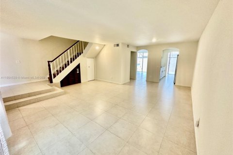 Townhouse in Pembroke Pines, Florida 3 bedrooms, 159.05 sq.m. № 1893540 - photo 12