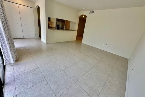 Townhouse in Pembroke Pines, Florida 3 bedrooms, 159.05 sq.m. № 1893540 - photo 19