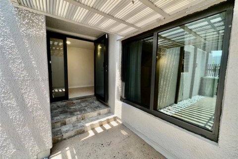 Townhouse in Pembroke Pines, Florida 3 bedrooms, 159.05 sq.m. № 1893540 - photo 8