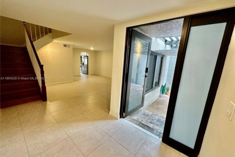 Townhouse in Pembroke Pines, Florida 3 bedrooms, 159.05 sq.m. № 1893540 - photo 26