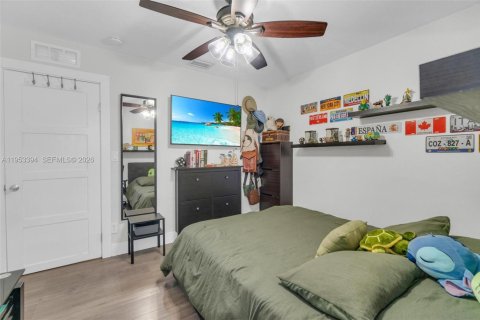 Casa en venta en Miami, Florida, 5 dormitorios, 193.98 m2 № 2007728 - foto 23