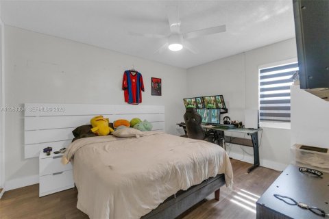 Casa en venta en Miami, Florida, 5 dormitorios, 193.98 m2 № 2007728 - foto 24