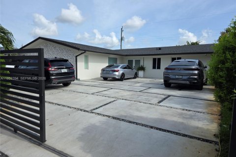 Casa en Miami, Florida 5 dormitorios, 193.98 m2 № 2007728